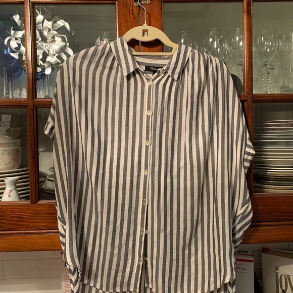 Madewell 100 percent viscose blouse. Worn once.‎ Retail 68 - Picture 1 of 4